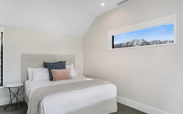 Central Queenstown Villa & Spa