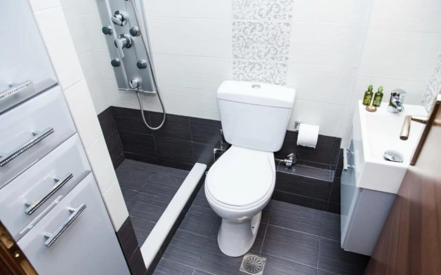 Elegant & Spacious  Apt. with Sea View