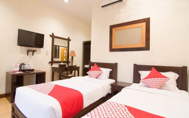 OYO 261 Sasono Putro Guest House