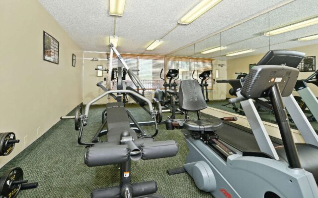 Hotel Red Rose by Townhouse Covington I-64