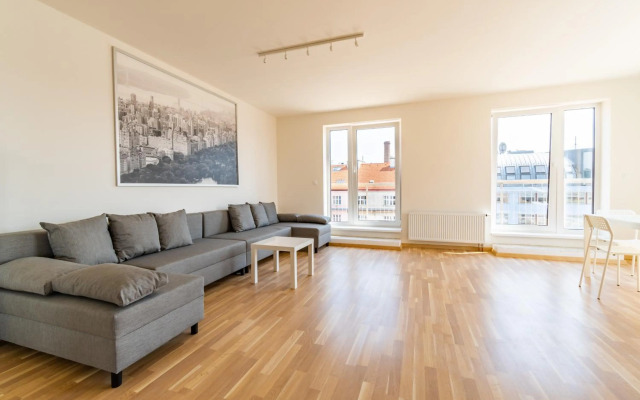 Penthouse with panoramic city view in Elite Rezidence