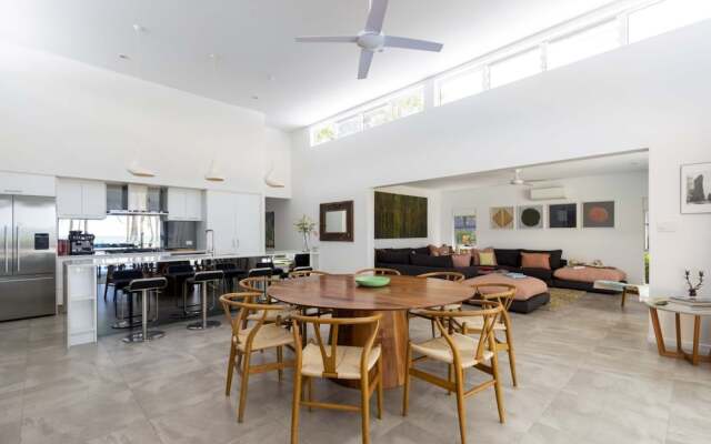 Tenterfield Beachfront Luxury 4 Bedroom Holiday Home