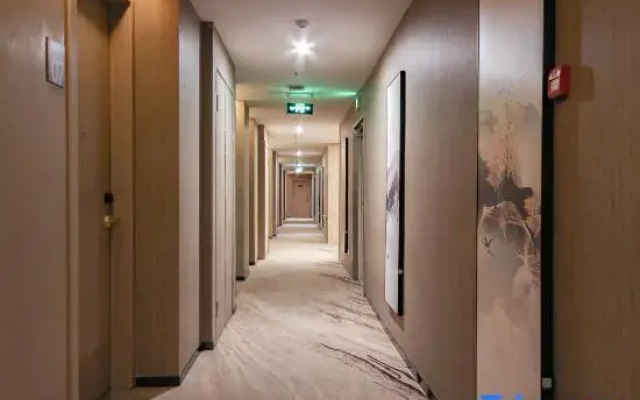 H Crytal Hotel (Jinma Road, Dalian Development Zone)
