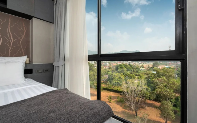 Premier Hill View Suite P708 at Citygate