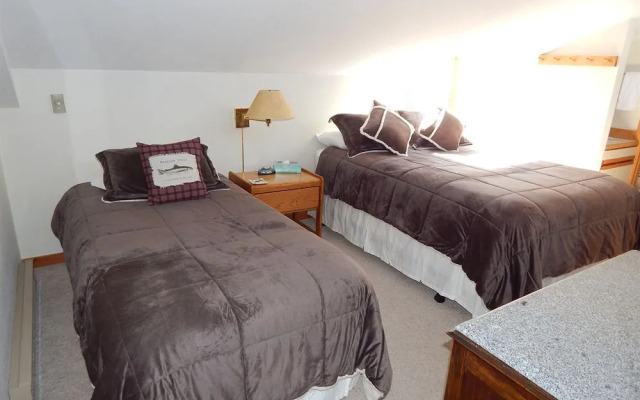 Crestview Condominium's