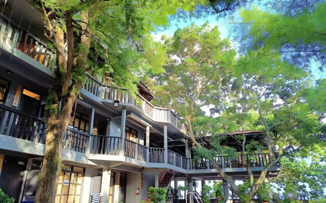 The Henry Resort Taramindu Laiya