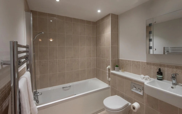 Modern 2-Bed Flat In Tavistock Centre