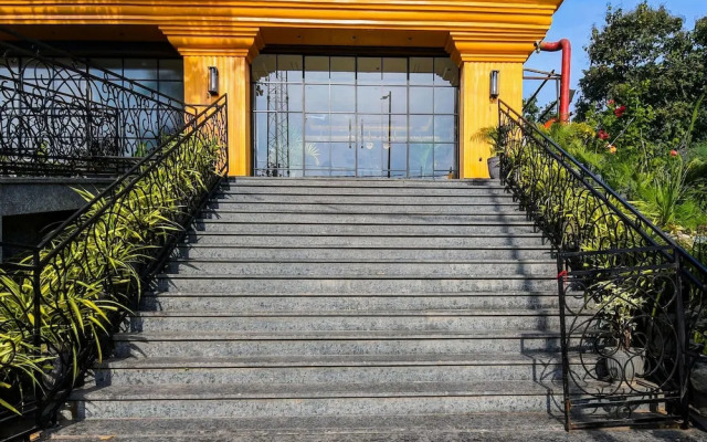 Deluxe Double Stays Near Paridh Crossing