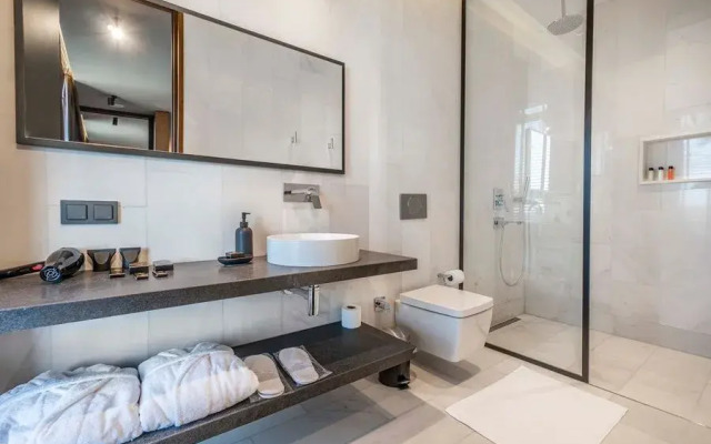 Red Rock Hotel & Suites By Selseve