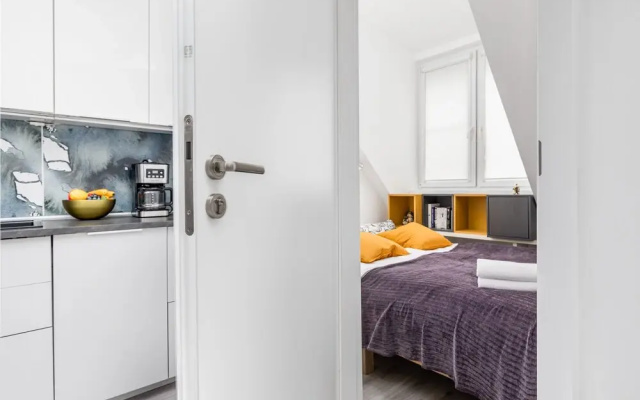 Grodzienska Apartment by Renters