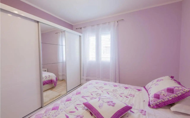 Two-Bedroom Apartment in Prigradica