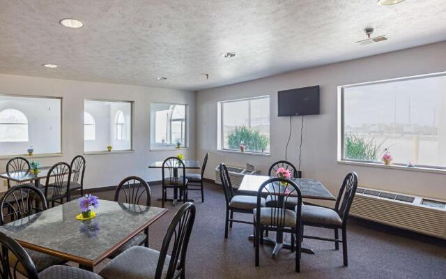 Motel 6 Omaha - IAT West