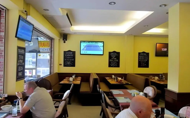 Robin’s Nest Guesthouse & Restaurant