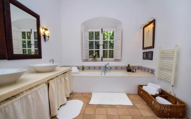 20000 - A Real Oasis In Colonial Style