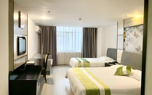 Greentree Inn Suzhou Taicang Baolong Square Express Hotel