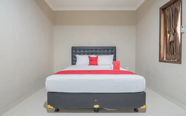 RedDoorz near Ambarukmo Yogyakarta 2