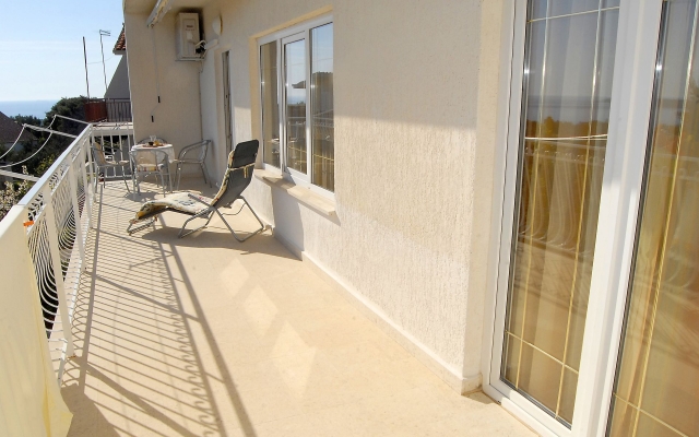 Apartment Ante - with large terrace : A1 Primosten, Riviera Sibenik