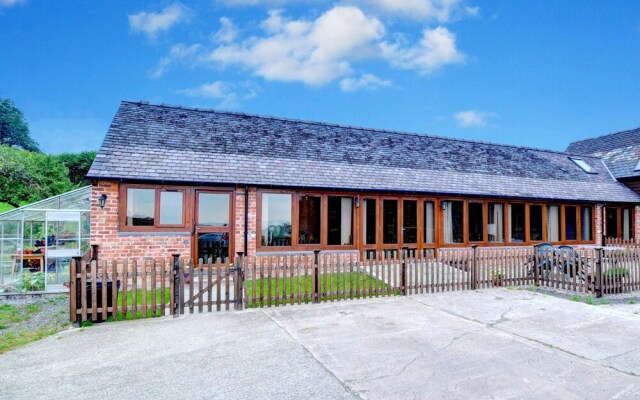 Cozy Holiday Home in Berriew near River Rhiw