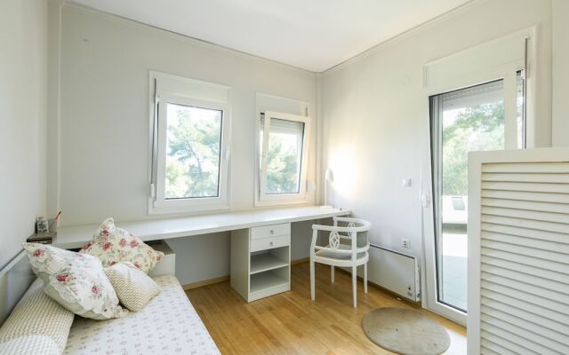 Villa Azzuro by JJ Hospitality
