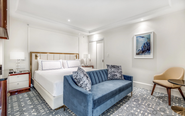 AZUR Legacy Collection Hotel