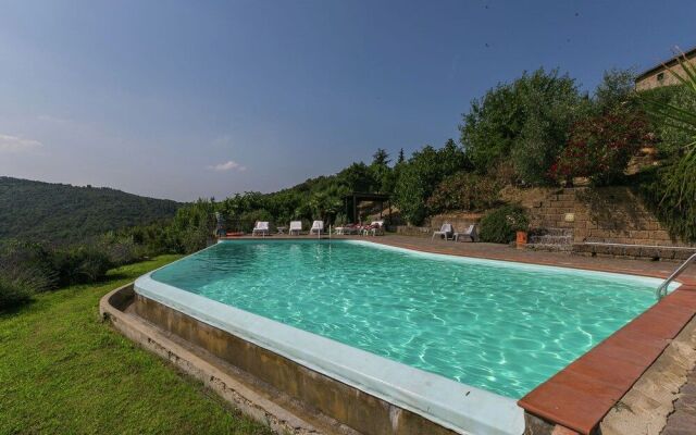 Spacious Mansion in Tuscany with Swimming Pool