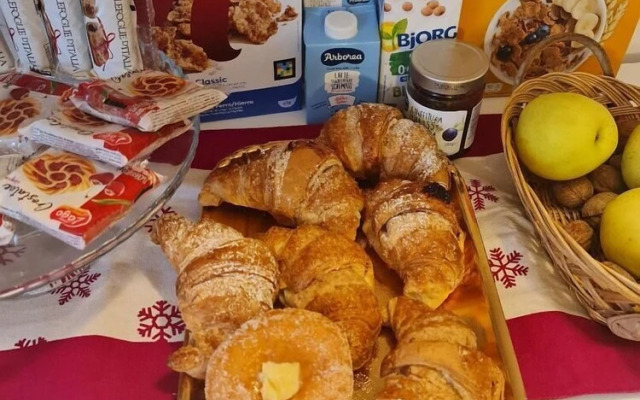 Pink Flowers Suites Women Only