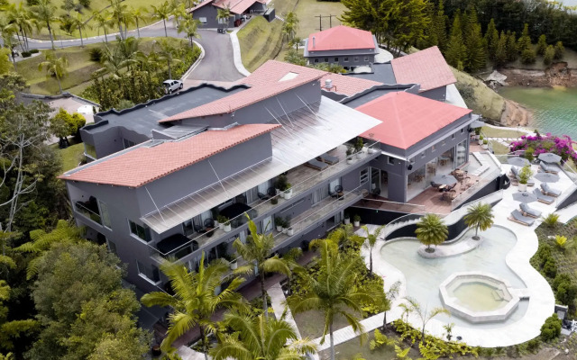 Tau House