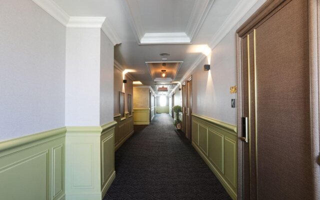 Empire Tourist Hotel