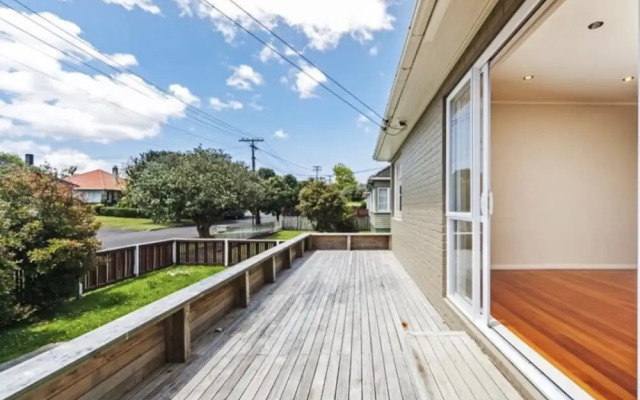 ARent - Serviced House - 8 Renton Road