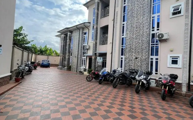 De Ross Hotel & Suites