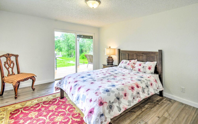 Stunning Hood Canal Getaway w/ Private Deck!