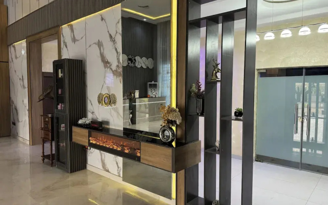 Silver Gate Hotel and Suites