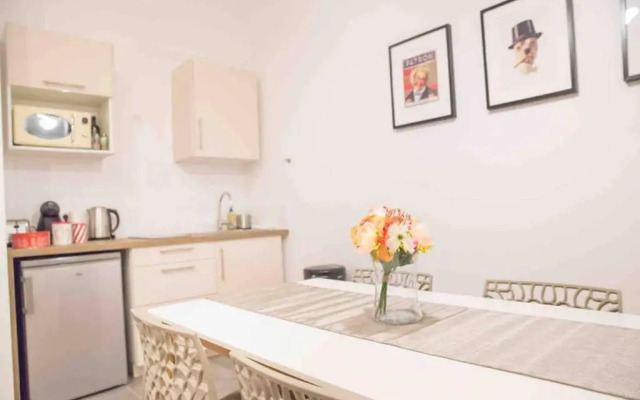 La cour du faubourg 3