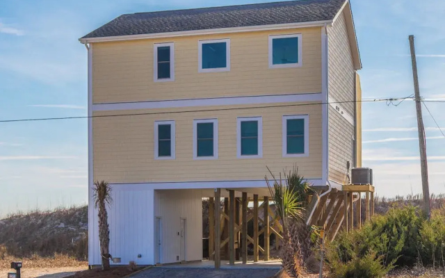 Sunshine Daydreams by Topsail Realty
