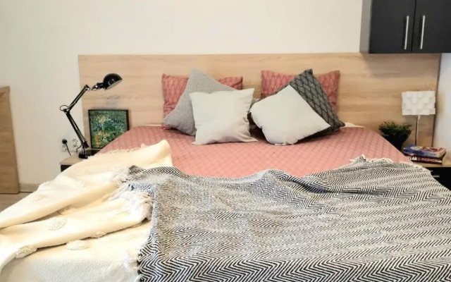 Studio Central Exer I