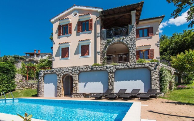 Stunning Home in Icici With Sauna, Wifi and 4 Bedrooms