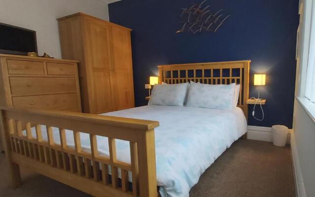 Three Beaches Holiday Apartments - close to Goodrington beach in Paignton