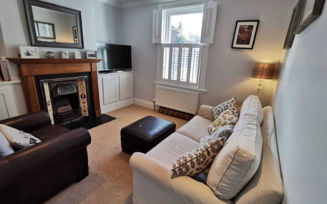 NEW Spacious 3BD House Tunbridge Wells Sleeps 7!