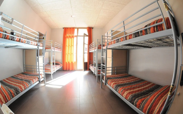 Albergue Zaragoza Hostel