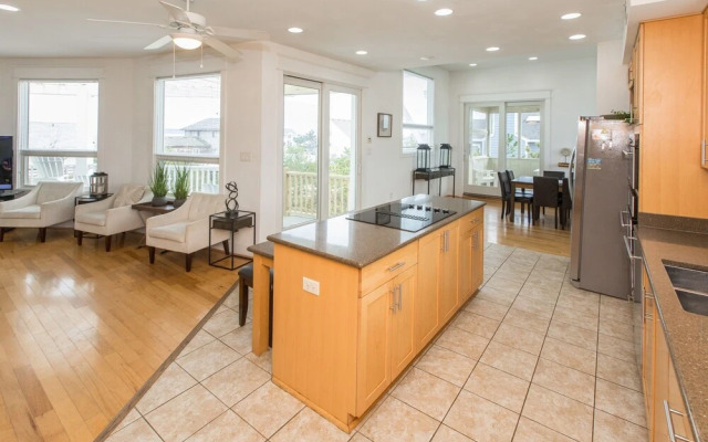 Coastal View II - 8 Br Home