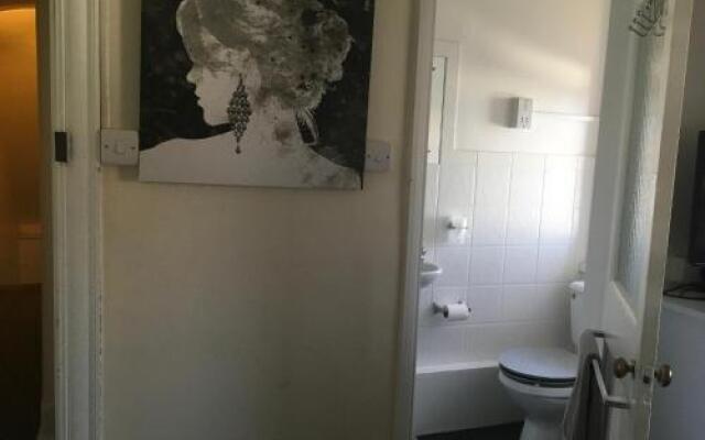 Oak Tree Guest House