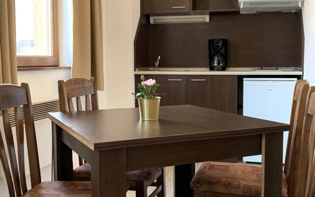 Stayinn Banderitsa Apartment in Bansko With Queen Size bed and Kitchen
