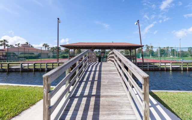 Ocean & Racquet 3/4 by VTrips