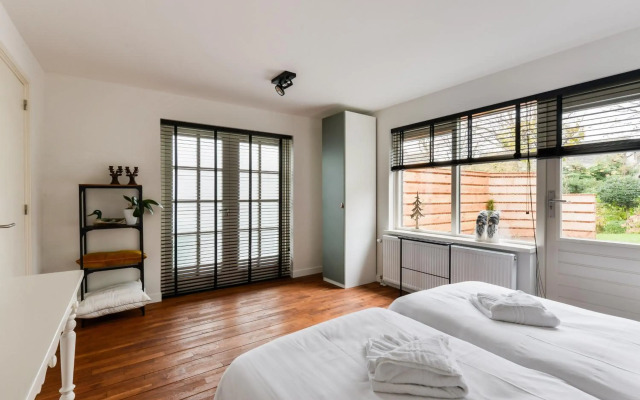 Luxury Garden View Apartment