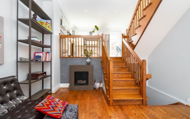 3 Bedroom 2 Bath Large Patio and CN View