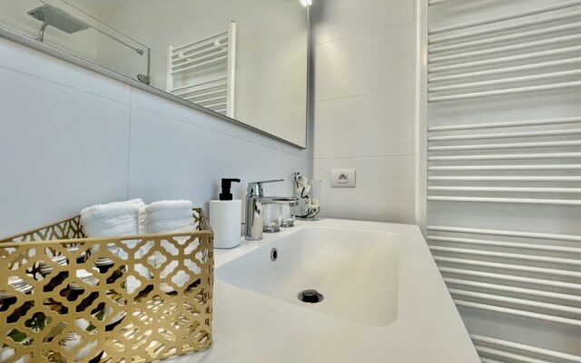 One Lux Stay near Diamond District
