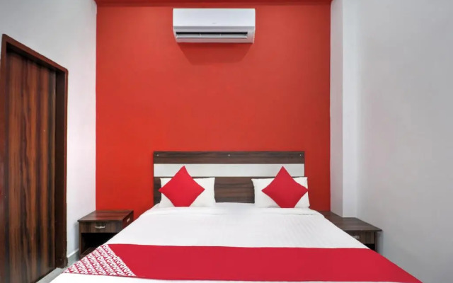 White House by OYO Rooms