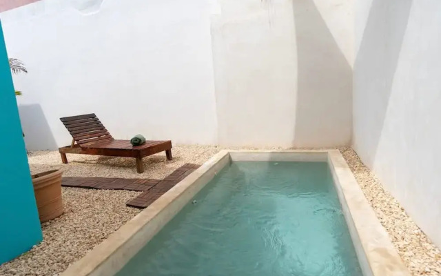 Tropical House With Private Pool in Downtown