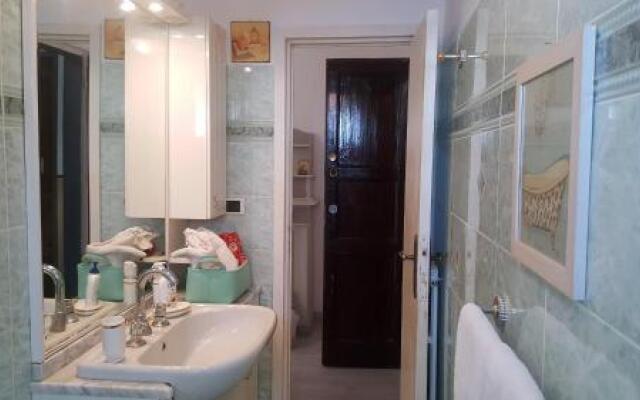 Un Balcone Tra Cielo E Mare