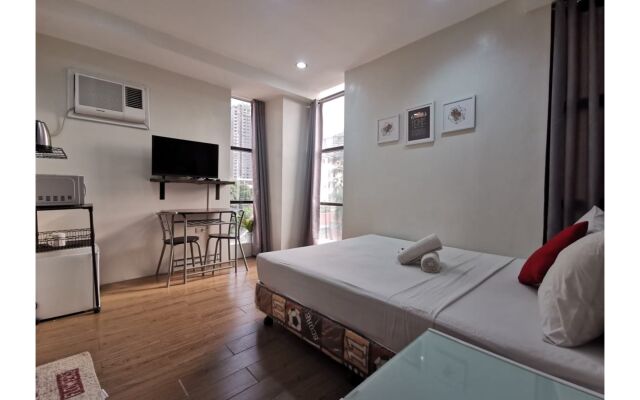 OYO 443 Maria Cristina Arcade Suites
